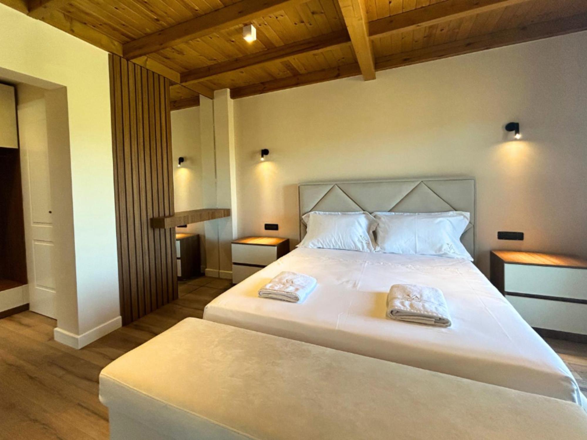Ami Hotell *