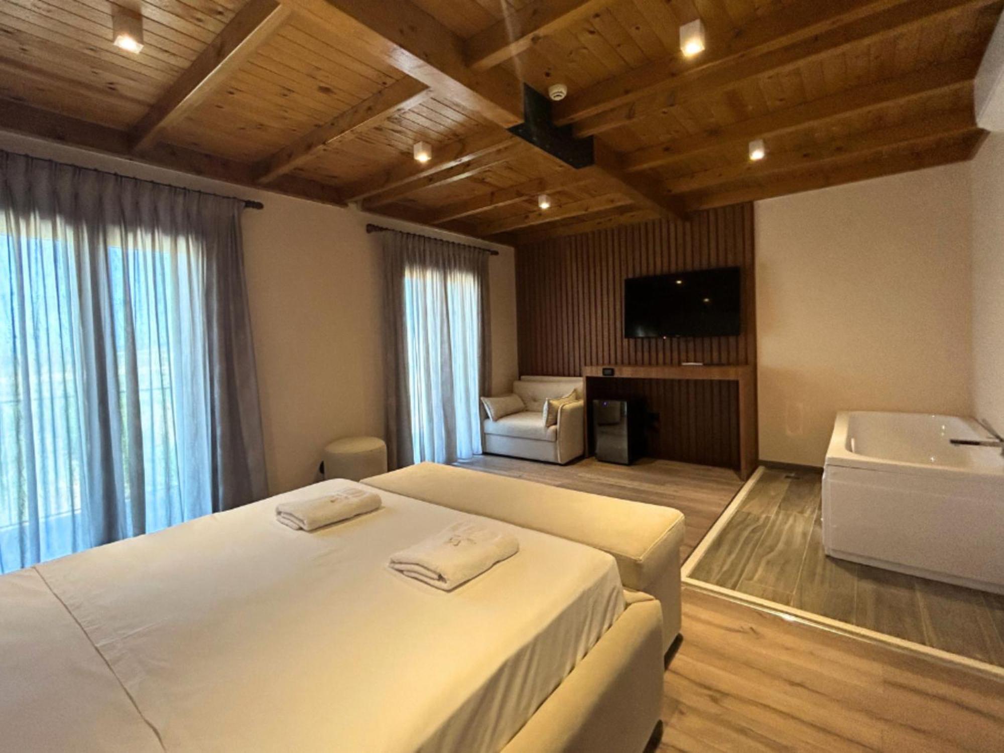 Ami Hotell *