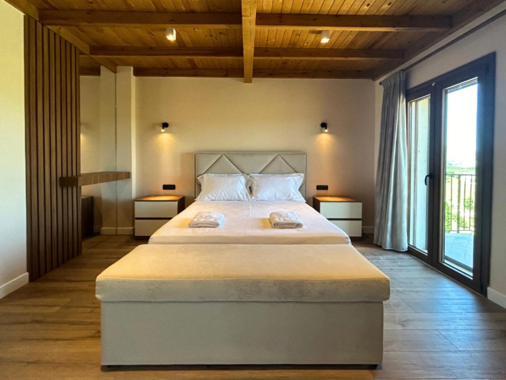 Ami Hotell *