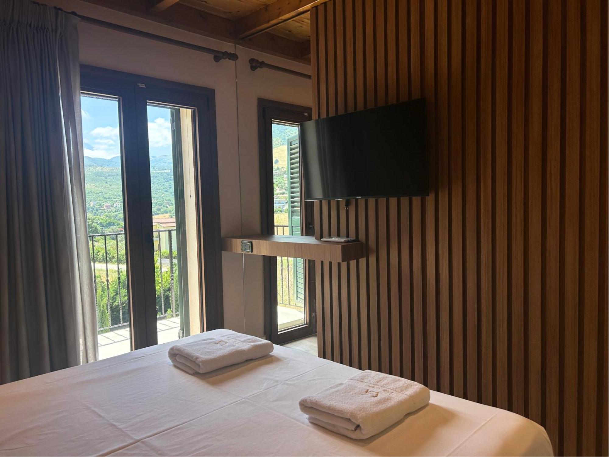 Ami Hotell